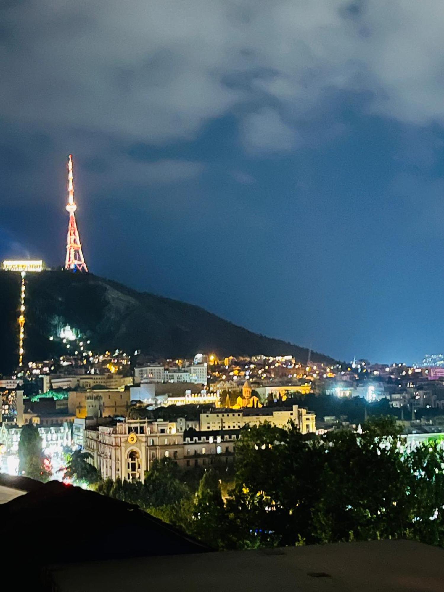 Jeji'S Apartment Tbilisi ภายนอก รูปภาพ